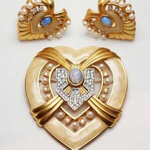 Hearts of Hollywood Set Elizabeth Taylor for AVON